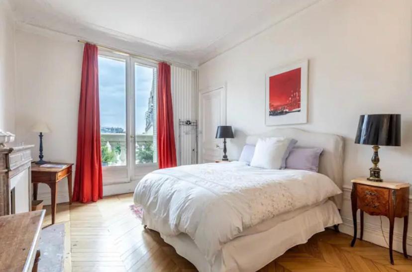 4 Bedroom Luxury Eiffel Tower Appartamento