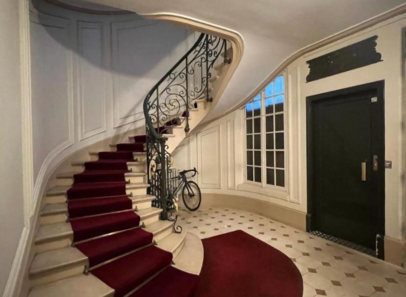 4 Bedroom Luxury Eiffel Tower Appartamento